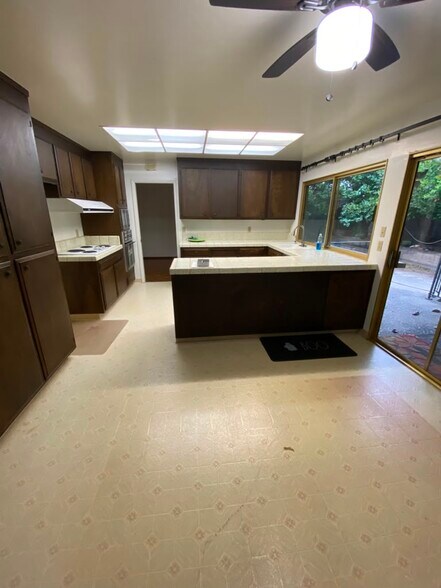Building Photo - 10163 Riedel Pl