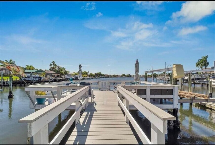 Building Photo - 960 Apollo Beach Blvd