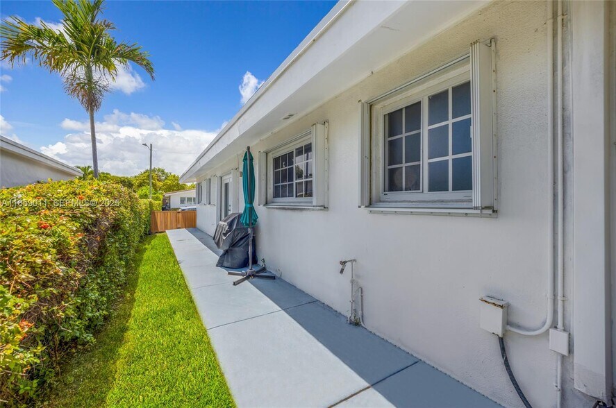 Building Photo - 7528 Buccaneer Ave