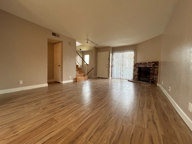 Building Photo - 1806 Huntington Dr