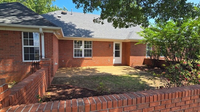 Building Photo - 173 Walnut Trace Dr