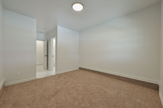 Building Photo - 505 N Norman Ave