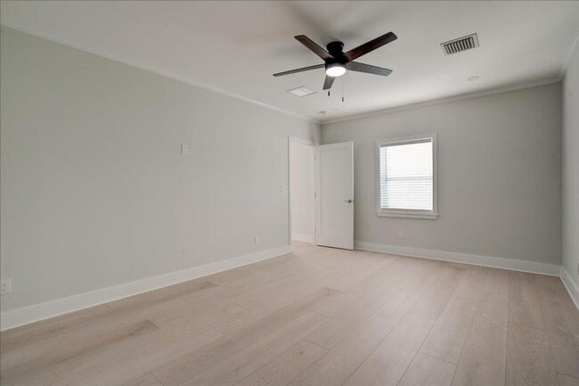 Building Photo - 320 NW 6th Ave