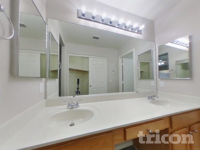 Building Photo - 10853 W Sands Dr