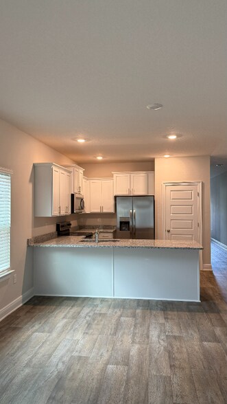 Building Photo - 13792 Shea Cir