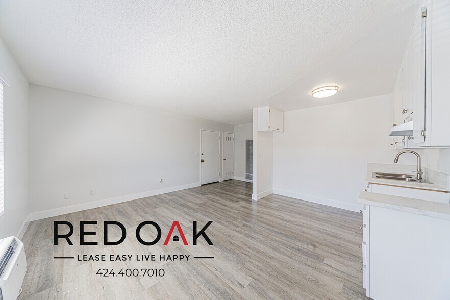 Building Photo - 12883 San Fernando Rd