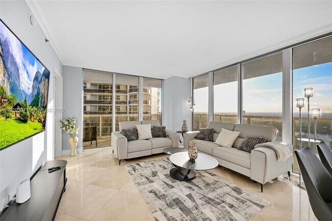 Building Photo - 1830 S Ocean Dr