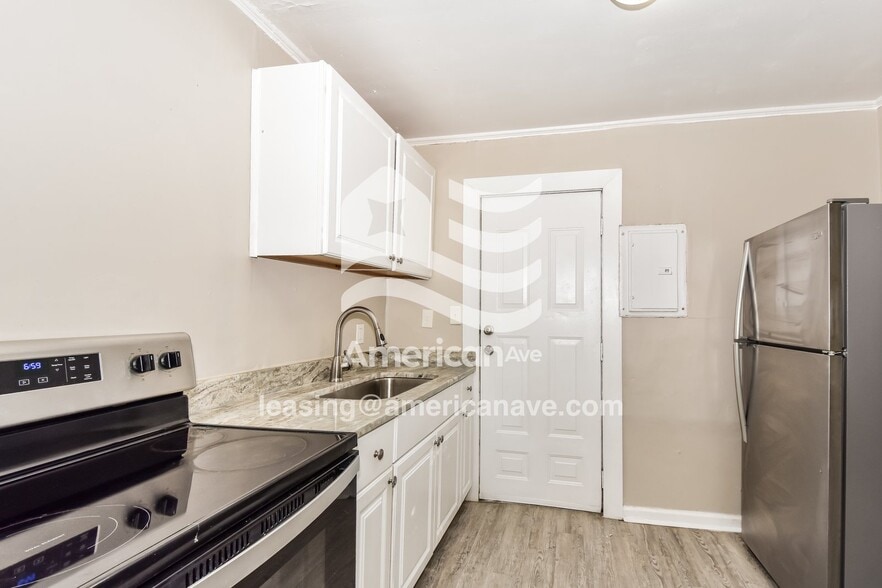 Building Photo - 7030 Sprott St