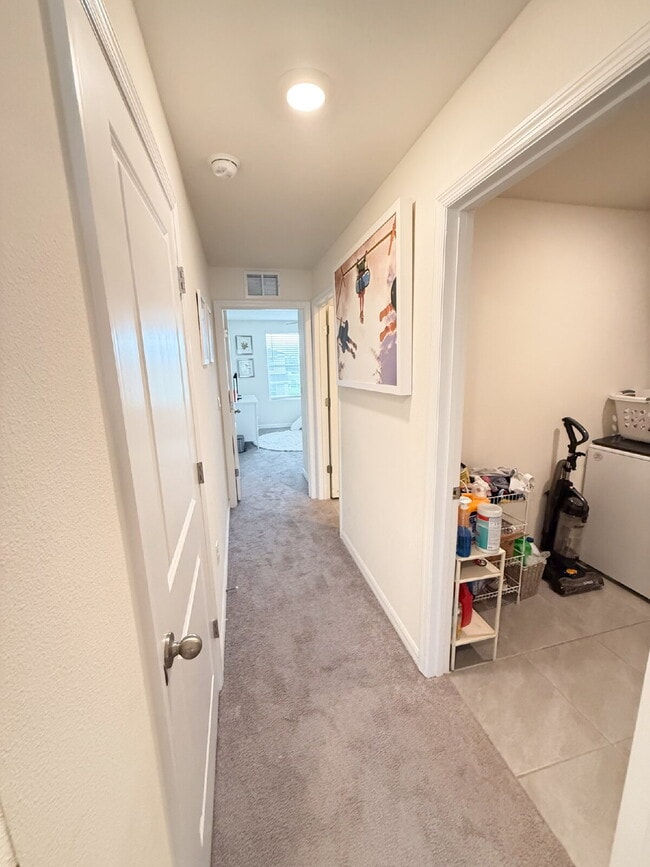 Building Photo - Spacious 4-Bedroom Home with Granite Count...