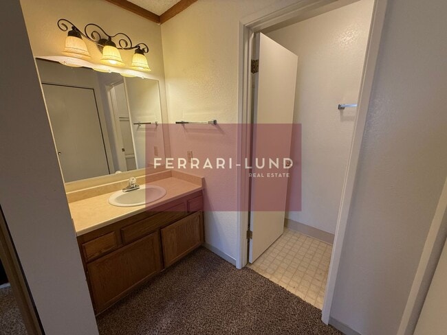 Building Photo - ?? Loft Style Townhome in Reno - Kay DeAlba Property! ??