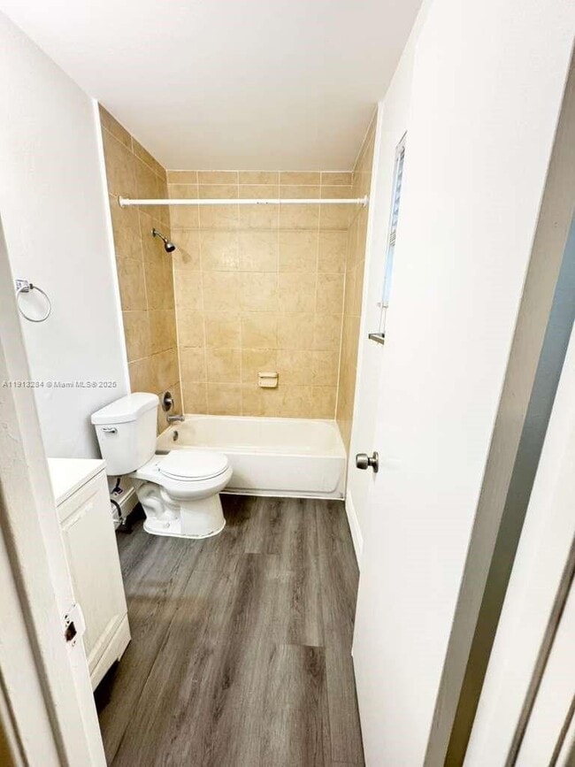 Building Photo - 405 SE 23rd Ave