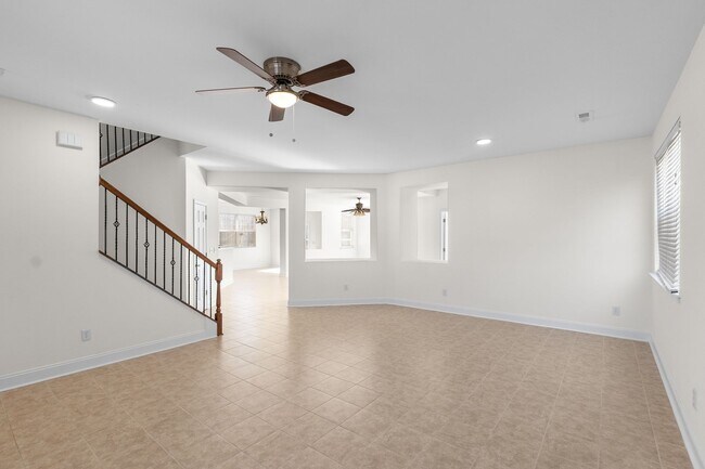 Building Photo - Immaculate 5-bedroom Paradise!