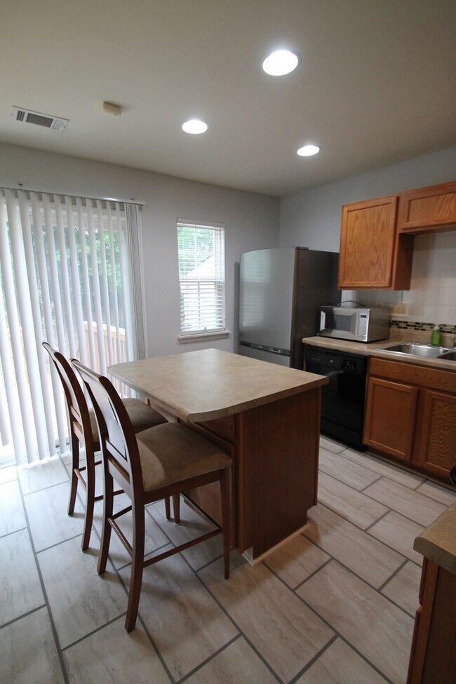 Building Photo - 7309 Sun Dance Dr