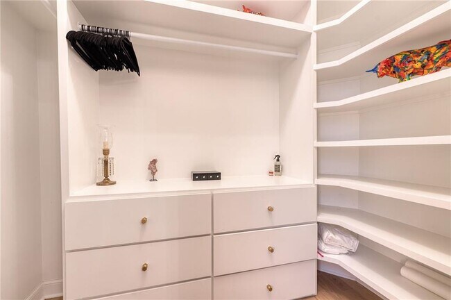 Building Photo - 85 Waddell St NE