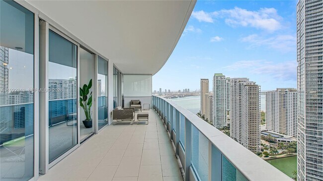 Building Photo - 200 Biscayne Blvd Way