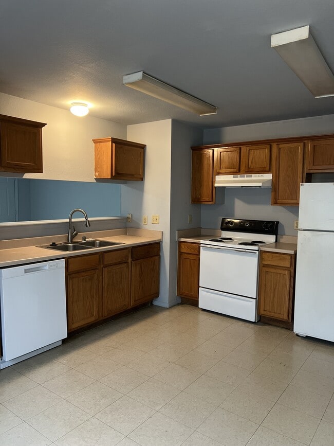 Building Photo - 1 Cypress Ct