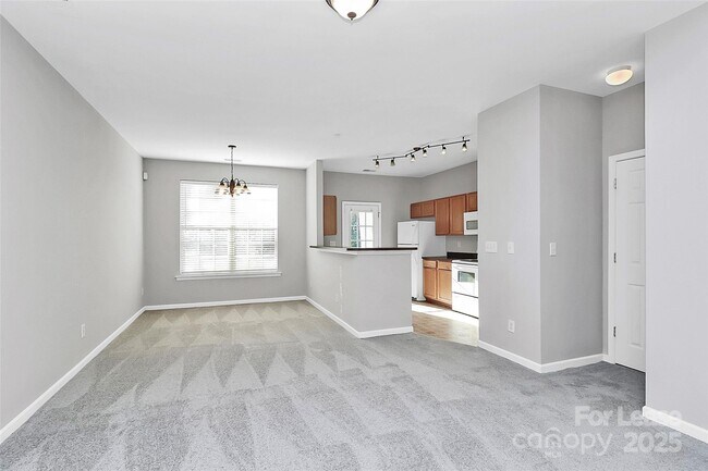 Building Photo - 2138 Winthrop Chase Dr