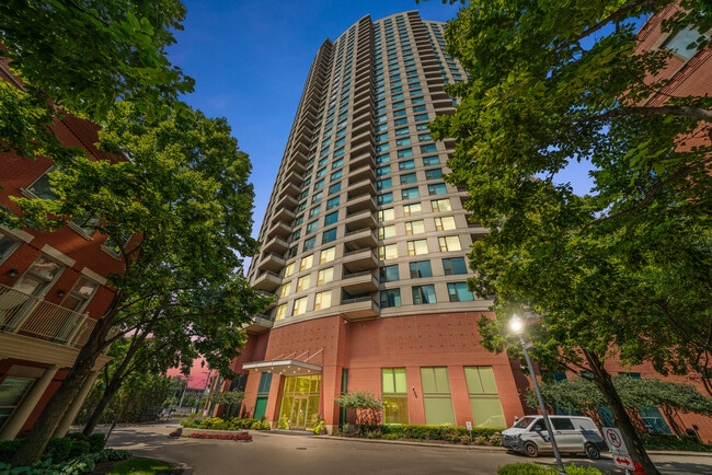 Building Photo - 501 N Clinton St