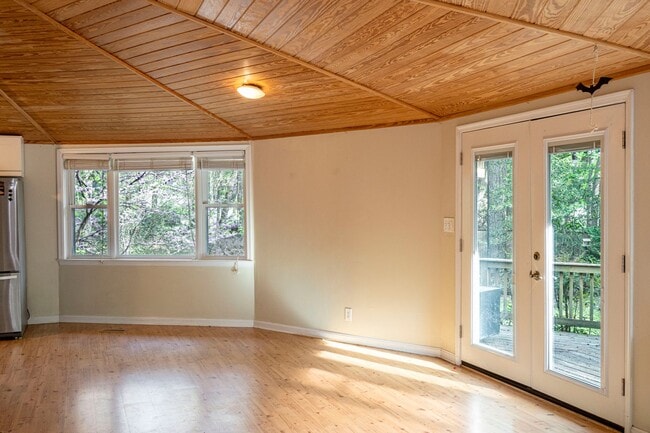 Building Photo - 12433 Cree Ln