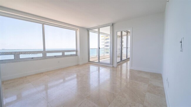 Building Photo - 1541 Brickell Ave