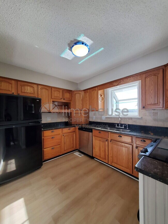 Building Photo - 1944 E Ocean View Ave