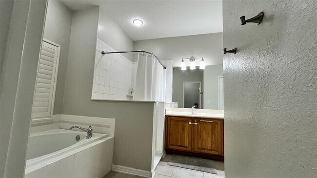Building Photo - 3901 Ballinore Pl