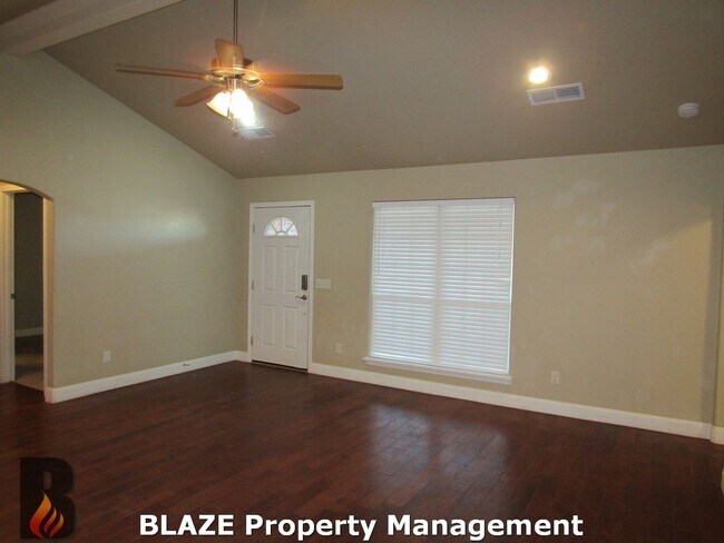 Building Photo - City View 4 Bedroom
