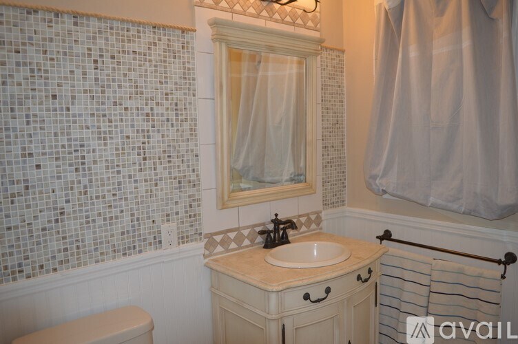 Building Photo - 923 Searidge Ln