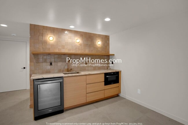 Building Photo - Gorgeous 4 Bedroom Mid-Century Modern in SW!