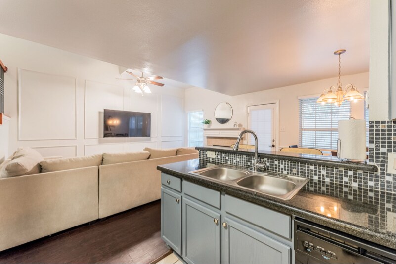 Building Photo - 3974 Fernando Dr