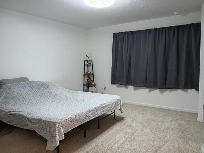 Building Photo - 8995 Gifford Dr