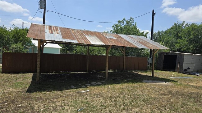 Building Photo - 305 Remuda Dr