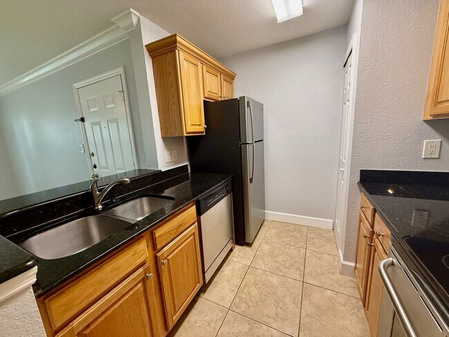 Building Photo - One bedroom one bathroom condo in Palmer Ranch