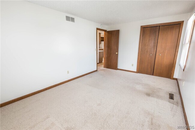 Building Photo - 325 Kaymar Dr