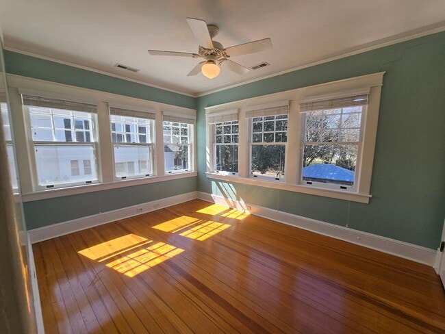 Building Photo - Beautiful Brick 2-Story in Edenton's Historic District