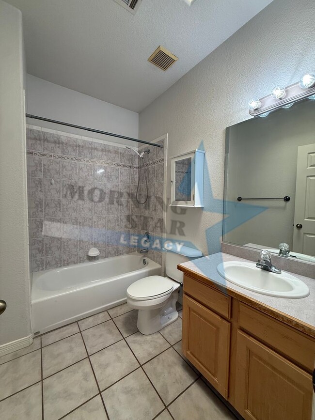 Building Photo - Spacious 3-Bedroom Home Off Roadrunner!