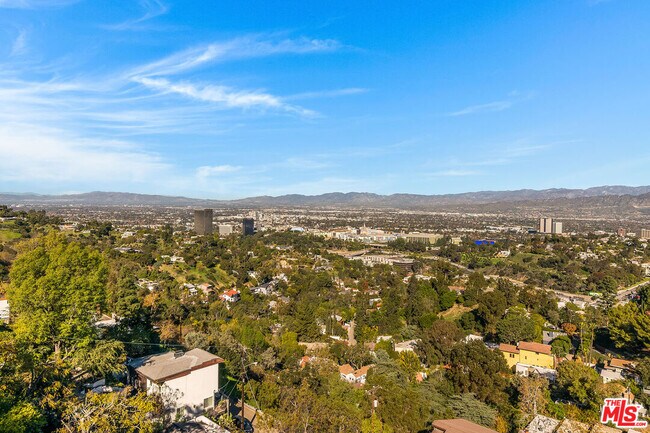 Building Photo - 7191 Pacific View Dr