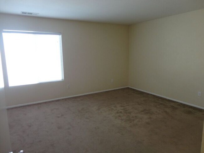 Building Photo - Beautiful 3 + 2 Single Story Home Palmdale