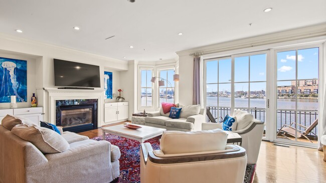 Building Photo - Waterfront living in the heart of Canton!
