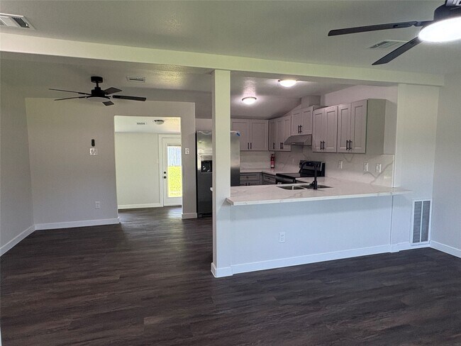 Building Photo - 55 Periwinkle Ct