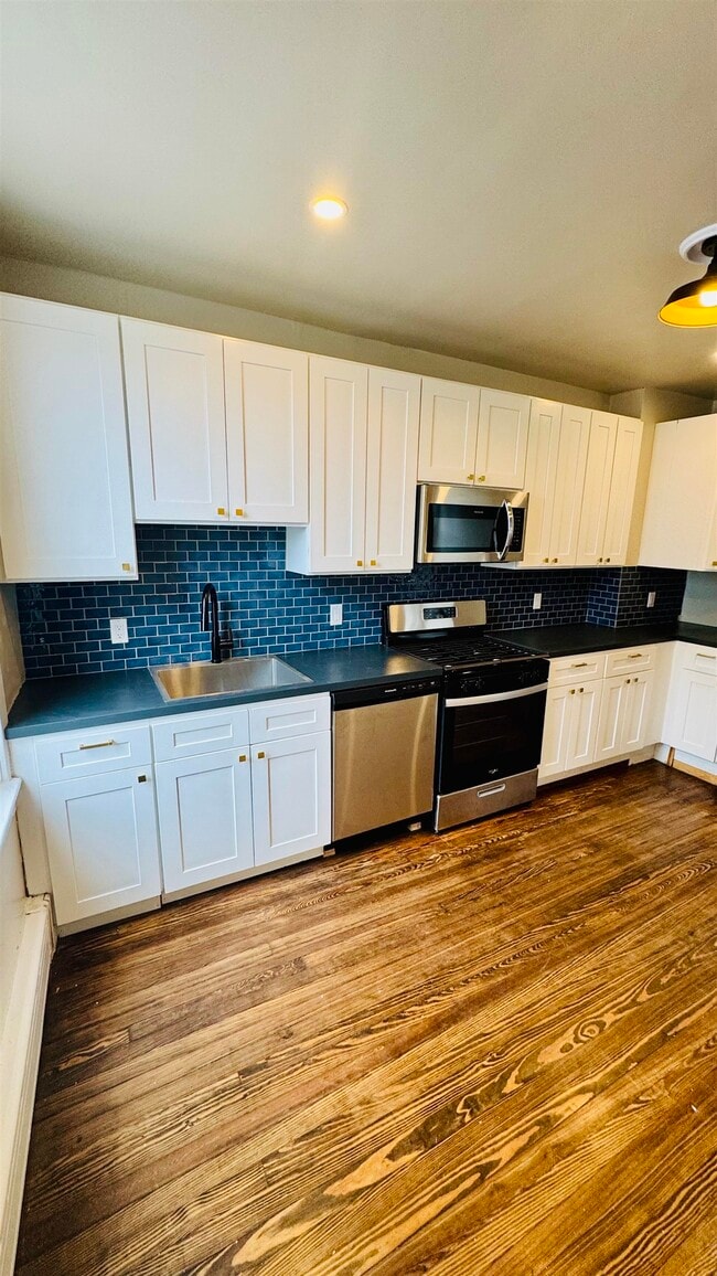 Building Photo - 682 Summit Ave