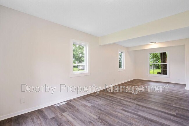 Building Photo - 5332 Oakdale Ave