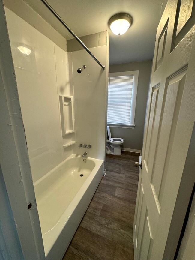 Building Photo - Lovely Two Bedroom Townhome with Fenced Yard