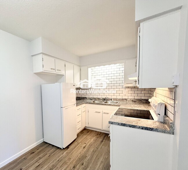 Building Photo - 211 S Green St