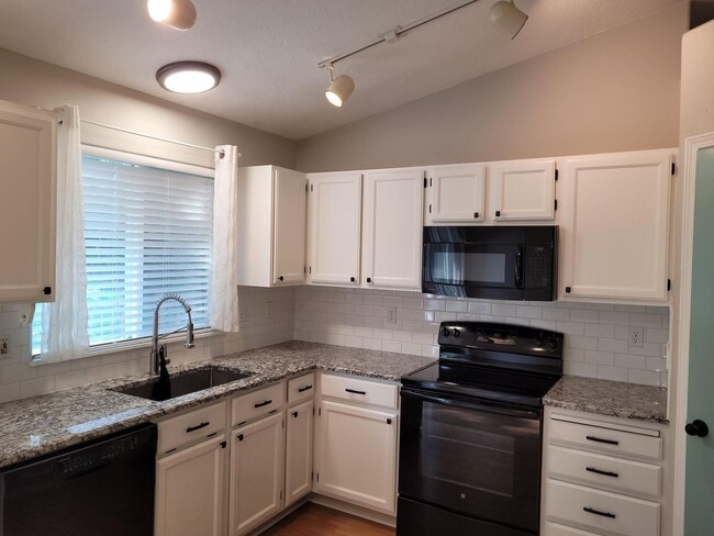 Building Photo - Cozy Home in Columbia Village!