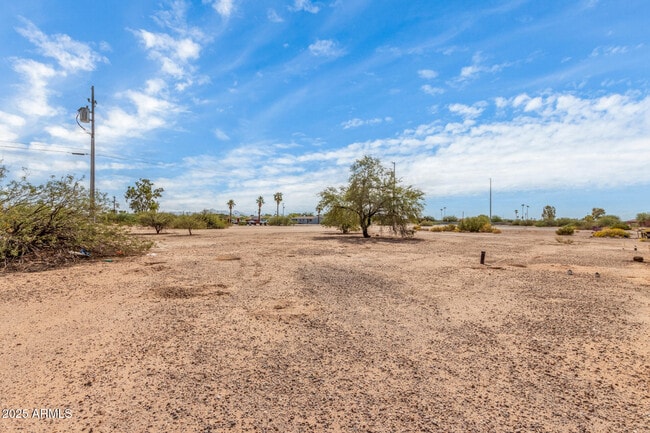 Building Photo - 4015 N Montezuma Dr