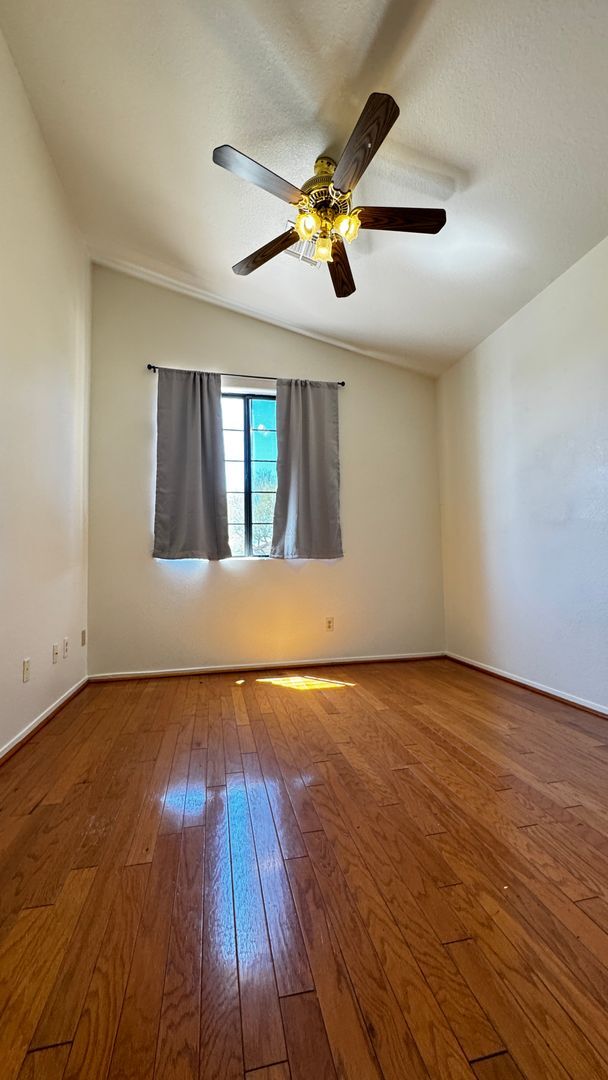 Building Photo - Eastside (Broadway and Houghton) 4 bedroom...