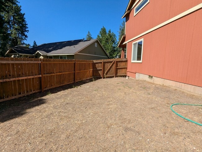Building Photo - Comfort Meets Convenience in this Dog-Frie...
