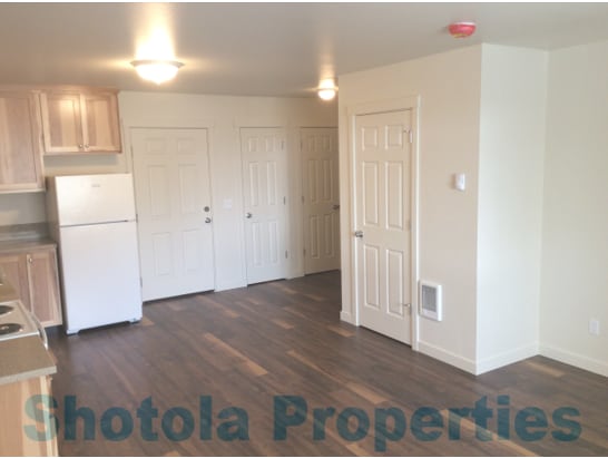 Building Photo - 909 W 4th Ave