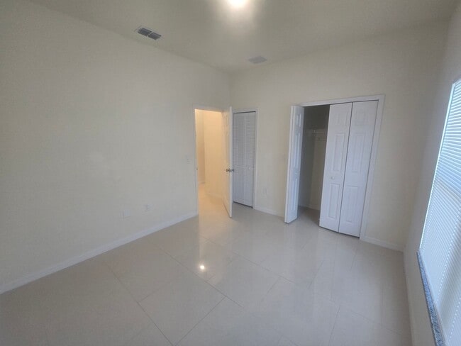 Building Photo - Cozy Two Bedroom, one bath house-Newer Con...